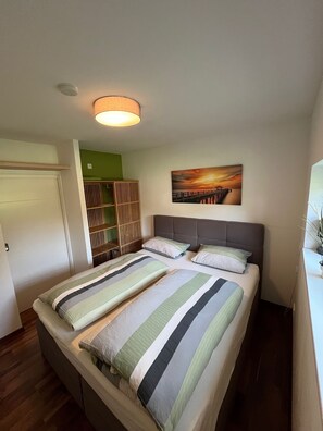 2 chambres, fer et planche à repasser, Wi-Fi gratuit, draps fournis
