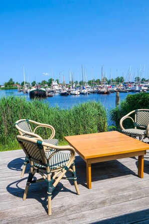 تناول الطعام بالخارج