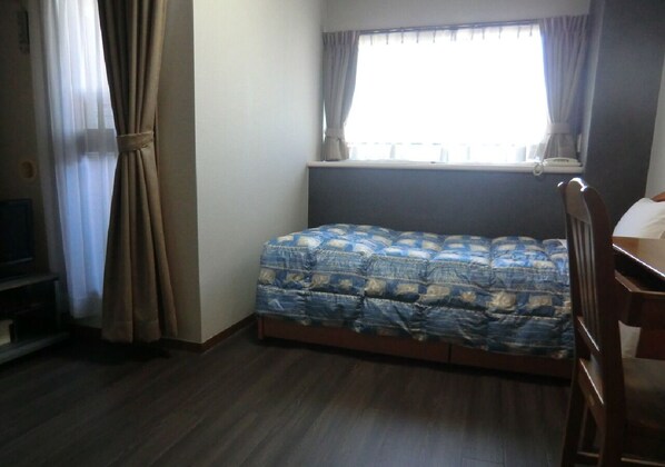 1 bedroom, desk, free WiFi, bed sheets - Breakfast included  Smoking Single room / Osaka Ōsaka (Osaka)