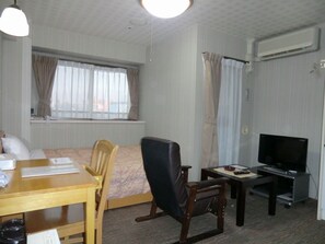 1 bedroom, desk, free WiFi, bed sheets