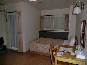 1 bedroom, desk, free WiFi, bed sheets
