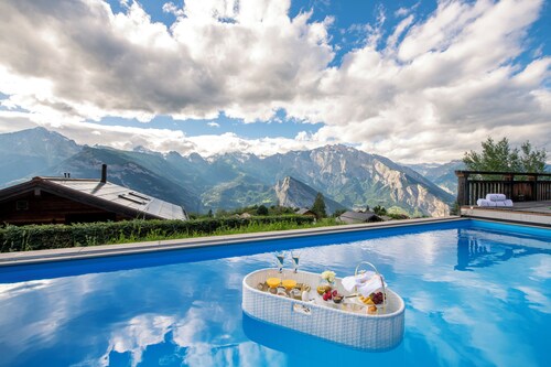 Chalet V with lift, heated pool and breathtaking views