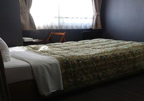 1 bedroom, desk, free WiFi, bed sheets
