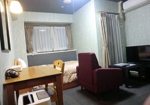 1 bedroom, desk, free WiFi, bed sheets