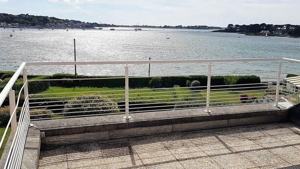 A balcony with a view of a river and boats. - Grande Maison Avec vue Imprenable sur L'aber-wrac'h (Plouguerneau)