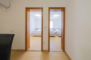 Apartment | Hypo-allergenic bedding, individually furnished, desk, soundproofing - Azzuro Apartments (Budva)