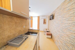 Studiosviitti | Yksityinen keittiö | Jääkaappi, liesi, vedenkeitin, paistolaatta