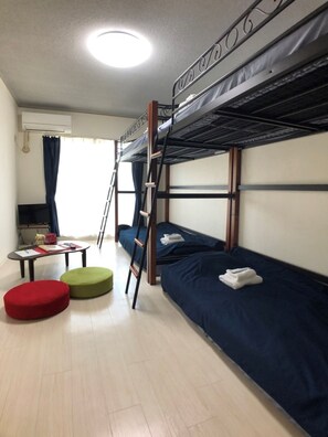 1 bedroom, desk, free WiFi, bed sheets
