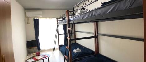 1 bedroom, desk, free WiFi, bed sheets