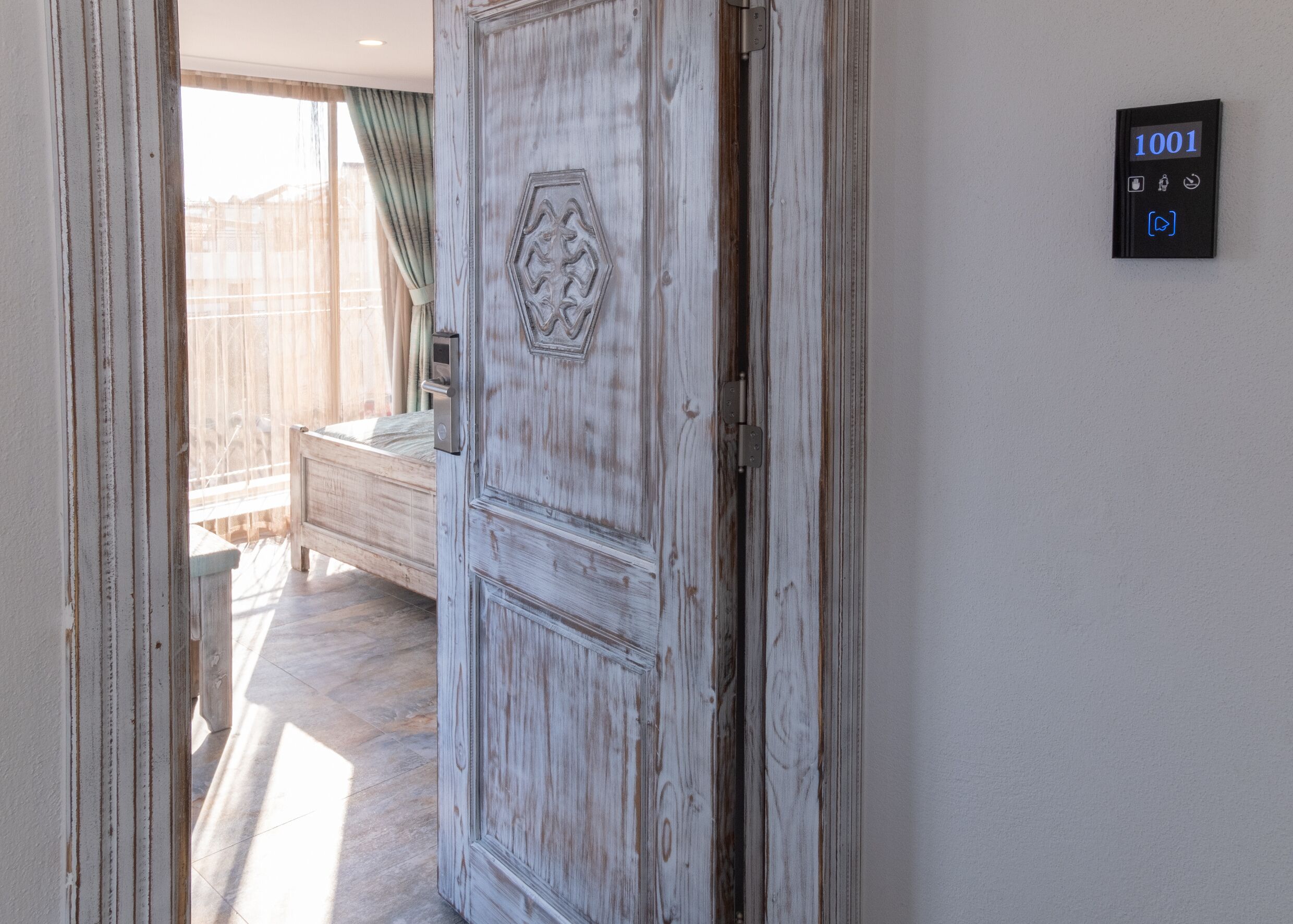 deluxe room, jetted tub, sea view | living area | lcd tv