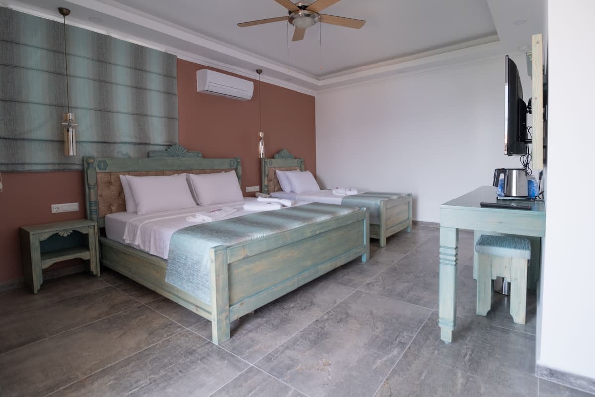 Luxe beddengoed, een minibar, een kluis op de kamer