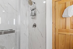 Combined shower/tub, hair dryer, shampoo