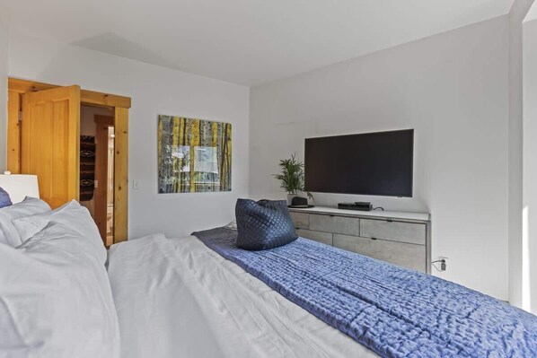 2 habitaciones, tabla de planchar con plancha, wifi y ropa de cama 