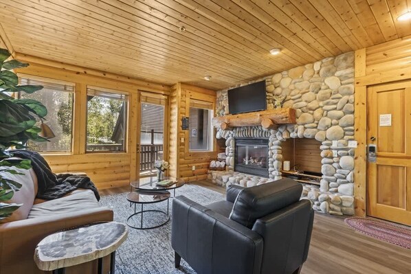 TV, fireplace, offices