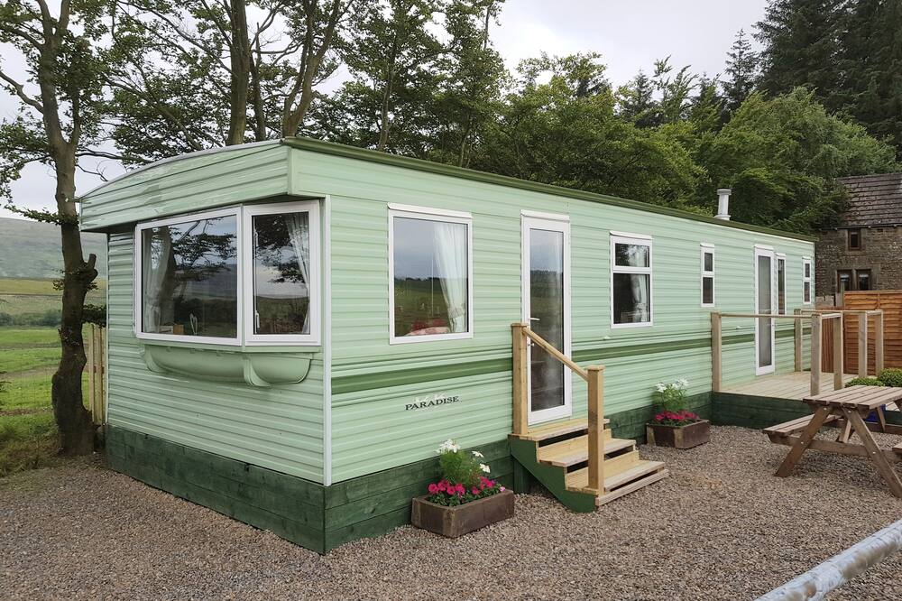 Static caravan sleeps 4