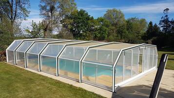 Piscine couverte, piscine extérieure