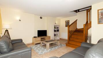 Télévision, lecteur de DVD, livres, médiathÚque