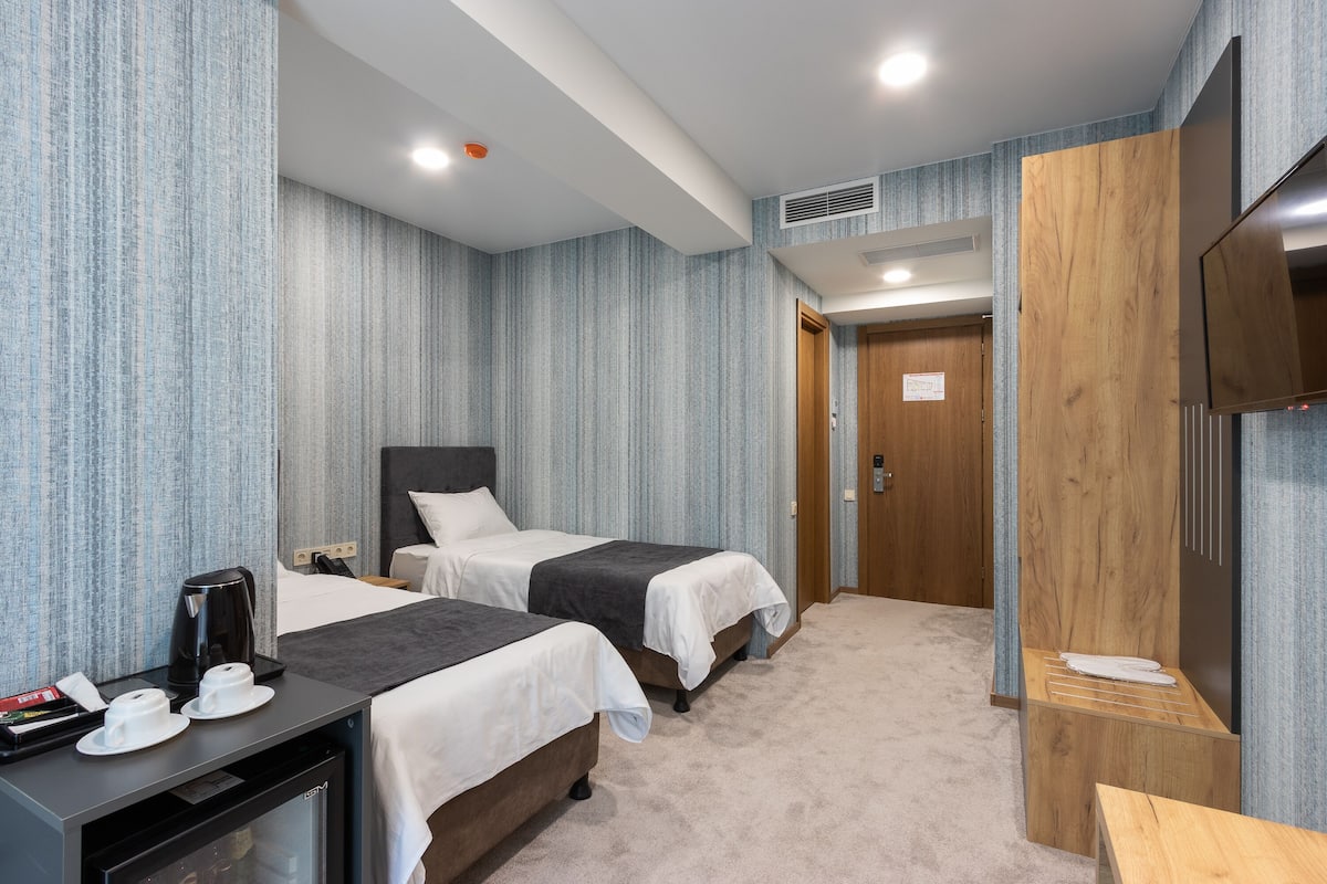 1 bedroom, hypo-allergenic bedding, minibar, in-room safe
