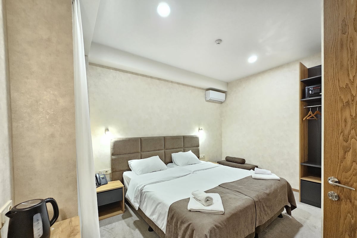 Junior Suite, Balcony, City View