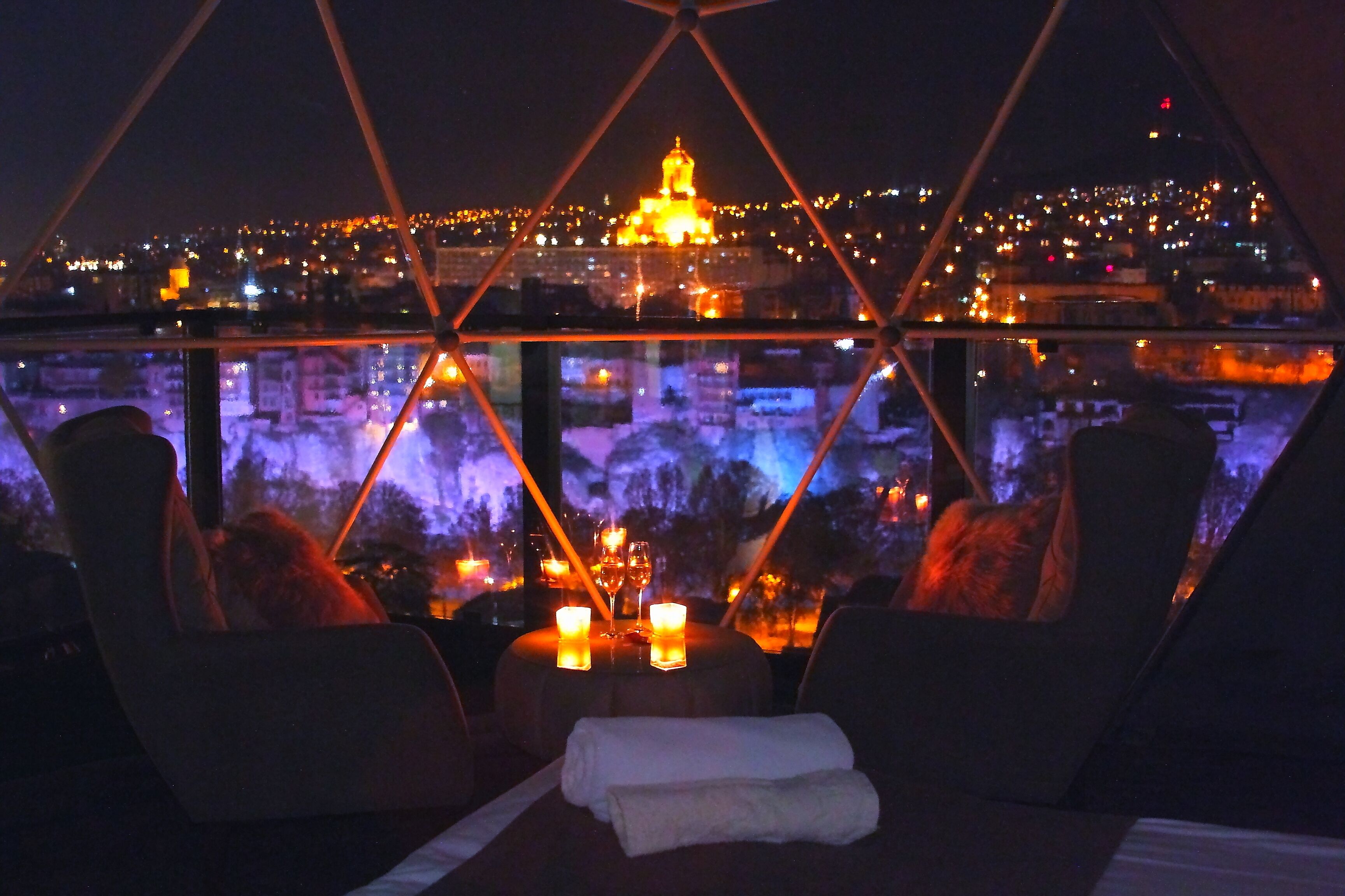 Glamping Ball on Roof top | Hypo-allergenic bedding, minibar, in-room safe, desk