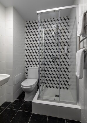 Shower, hair dryer, towels, soap - Freezone Inn - Hostel (Sharapovo)