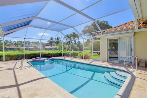 SUPERB LAKESIDE VILLA WITH PRIVATE HEATED POOL - NAPLES