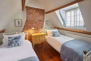 2 bedrooms, iron/ironing board, WiFi (free), bed sheets