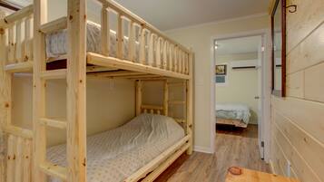 4 bedrooms, free WiFi, bed sheets