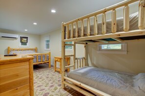 4 bedrooms, free WiFi, bed sheets