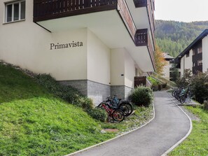 Property grounds - Nice apartment for 5 guests with WIFI, TV and balcony (Zermatt)