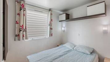 3 bedrooms, travel crib, free WiFi, bed sheets