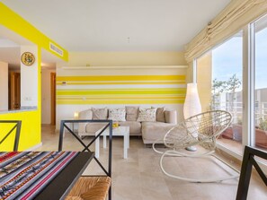 TV - Nice apartment for 5 guests with WIFI, pool, A/C, TV and balcony (Isla Cristina)