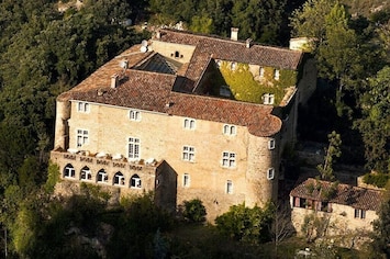 Corps du Château, vue aérienne des falaises....