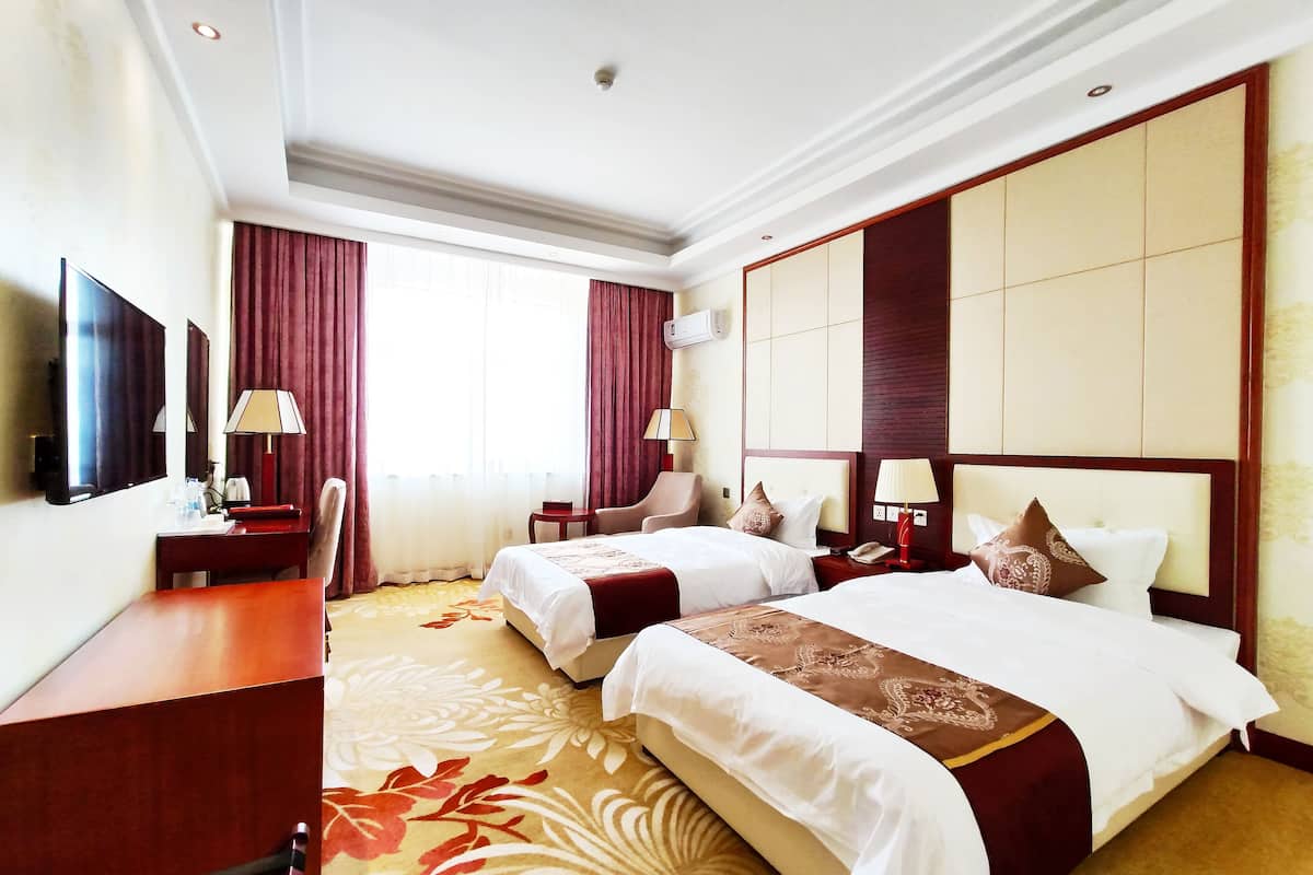 ห้องลักซ์ชัวรี่ทวิน | เครื่องนอนระดับพรีเมียม, โต๊ะทำงาน, ห้องเก็บเสียง, Wi-Fi ฟรี