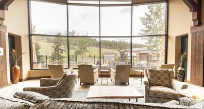 Luxury Breckenridge Condo; Ski in/Ski out; Shared Hot Tub/Pool/Bowling Alley