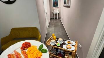 Free daily cooked-to-order breakfast