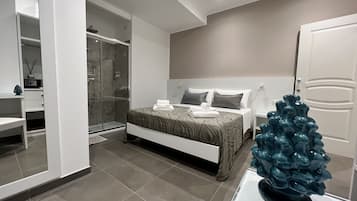 Minibar, in-room safe, desk, laptop workspace