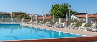 Apartment in Porto Recanati with 4 bedrooms sleeps 8
