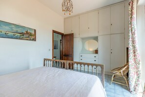 4 bedrooms, iron/ironing board, travel cot, free WiFi - Apartment in Porto Recanati with 4 bedrooms sleeps 8 (Porto Recanati)