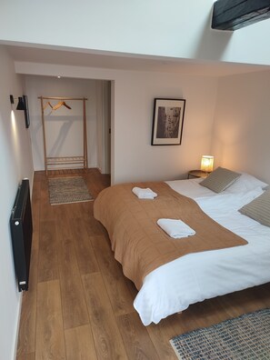 Individually furnished, desk, laptop workspace - MidtGolf Guest house (Regstrup)