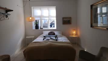 2 soveværelser, individuel indretning, skrivebord
