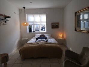 Yksilöllisesti kalustettu, työpöytä