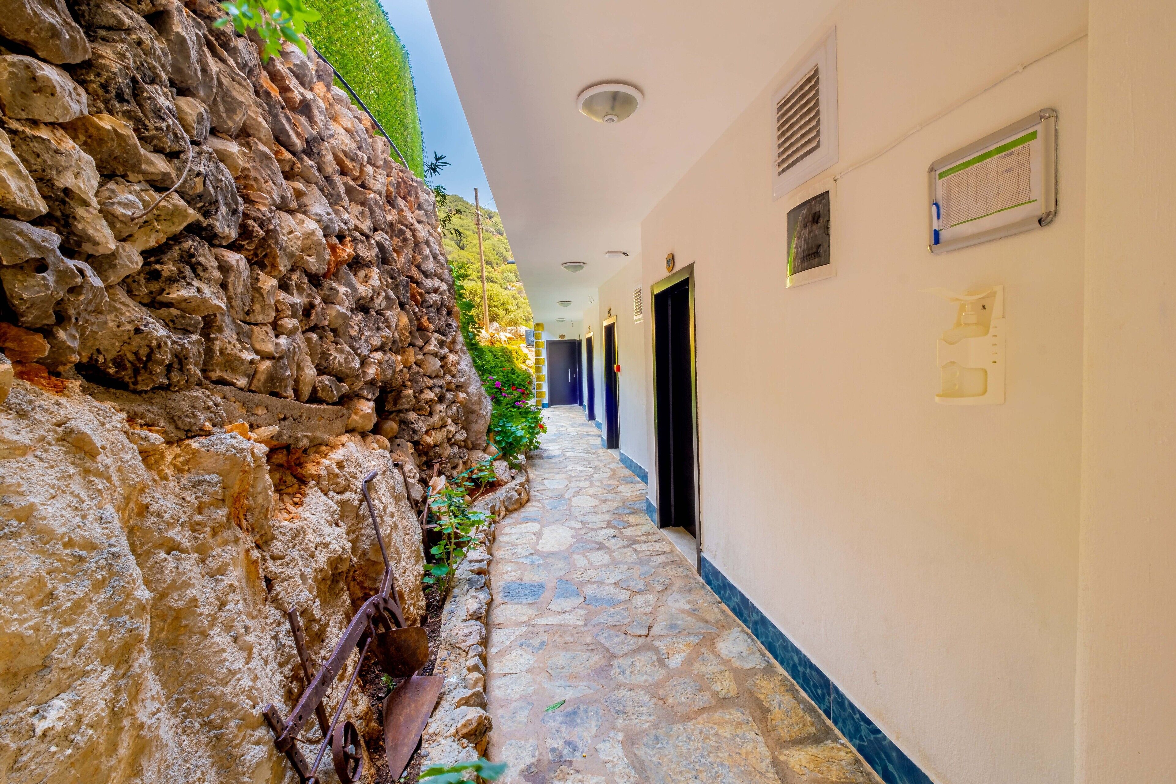 2 bedrooms, premium bedding, minibar, individually decorated