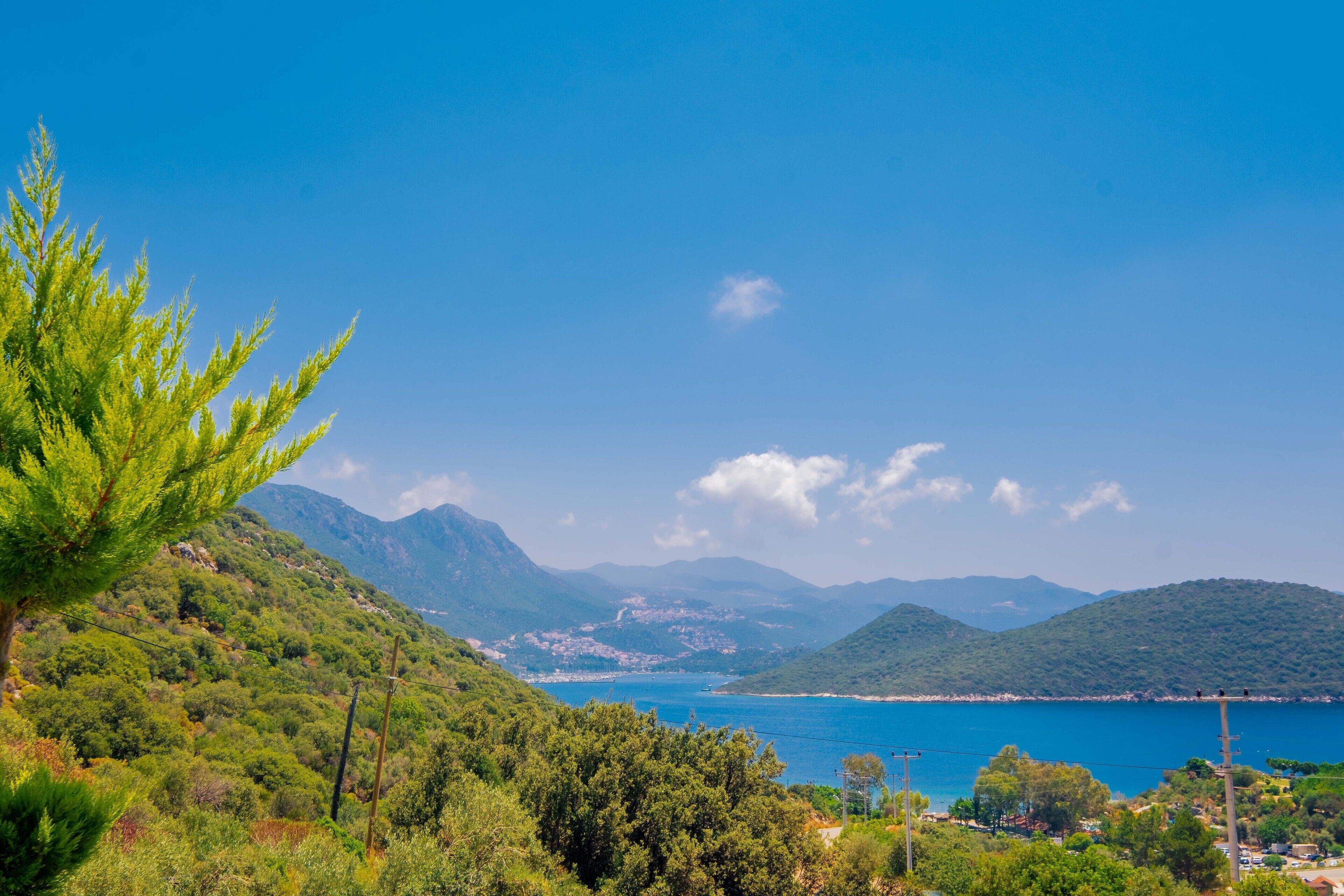 2 bedrooms, premium bedding, minibar, individually decorated