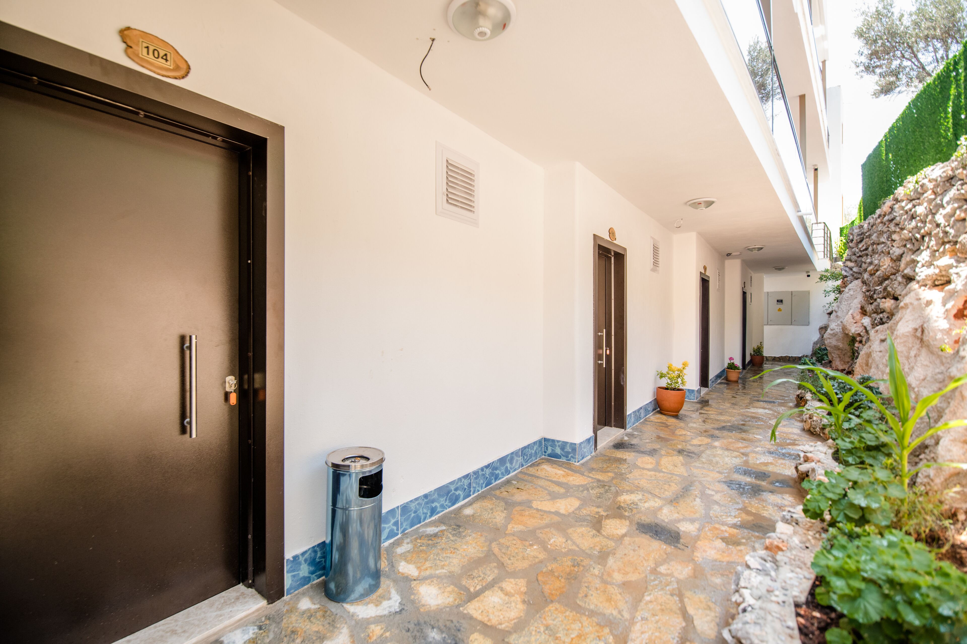 2 bedrooms, premium bedding, minibar, individually decorated