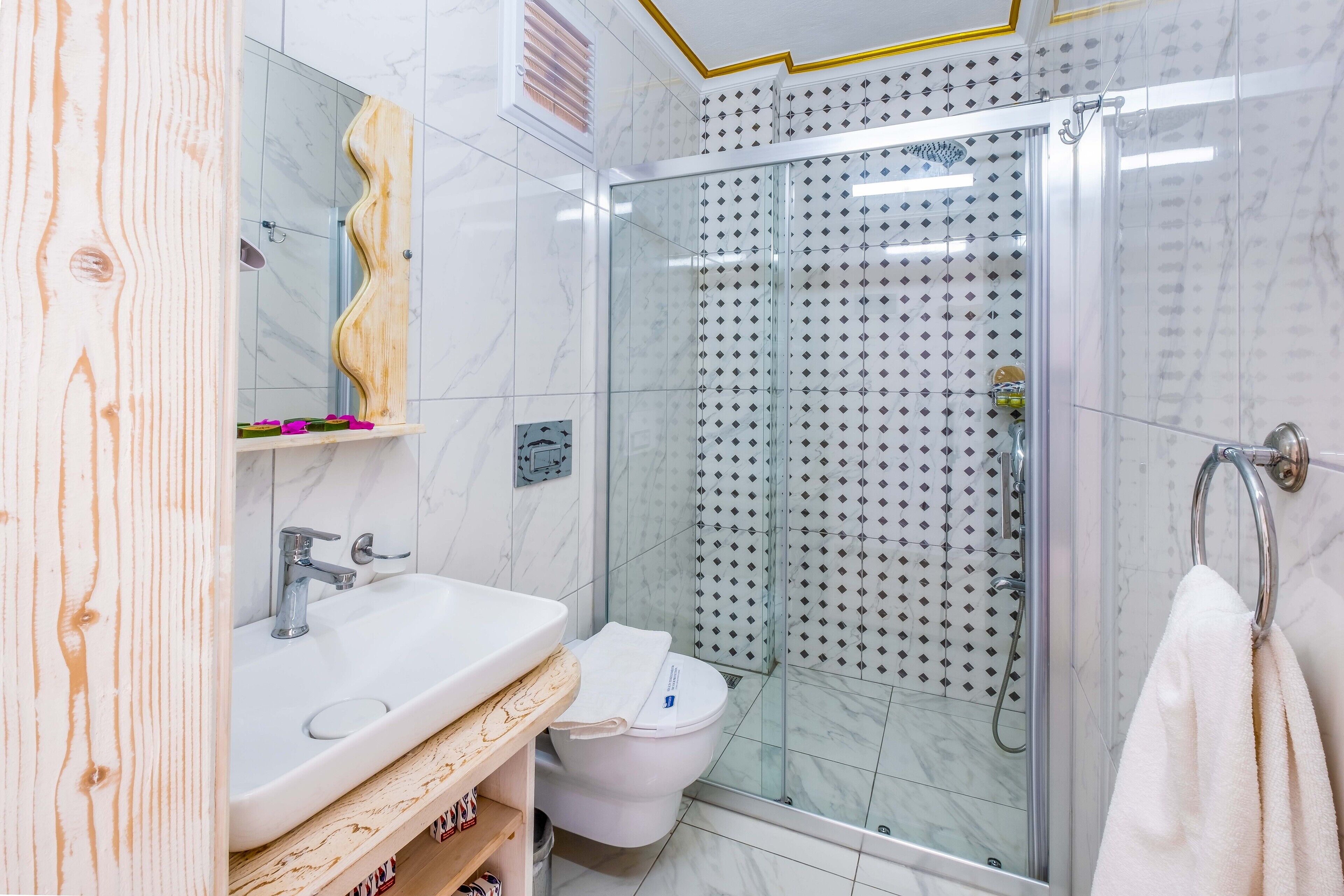 shower, rainfall showerhead, free toiletries, hair dryer