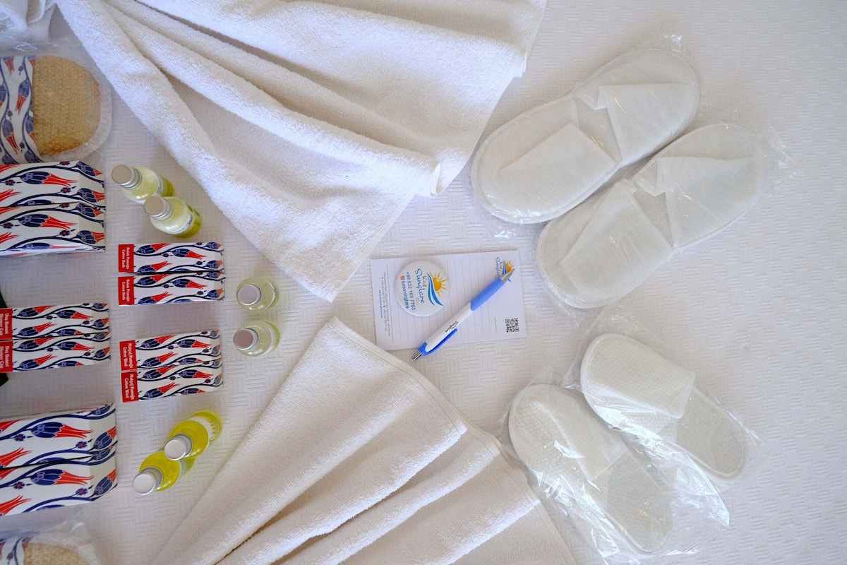 shower, rainfall showerhead, free toiletries, hair dryer