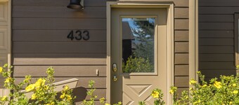 Home close to Big Sky Resort & Town Center w/fireplace - Firelight Chalet with Private Hot Tub