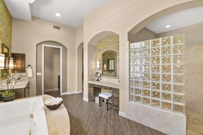 Unclassified image, 3 of 41, button - 'Casa Azul' 4BR tropical oasis @PGA (La Quinta)