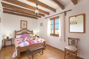 4 bedrooms, iron/ironing board, free WiFi, bed sheets - ASSUMPCIO. Pretty villa close to Pollensa (Pollensa)